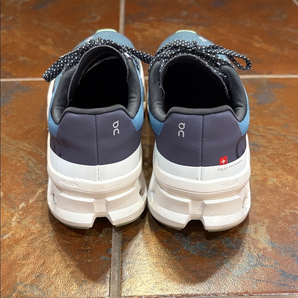 On Cloud Cloudmonster running shoes. - Picture 4 of 9